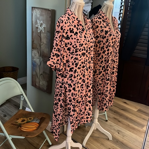 NWT. Maeve by Anthropologie, Leopard Print Pink Women's dress/top/duster. Medium - Picture 9 of 12